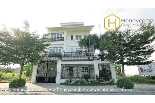 2V58 www.honeycomb.vn 8 result You will be overwhelmed by the luxury of this splendid villa at District 2