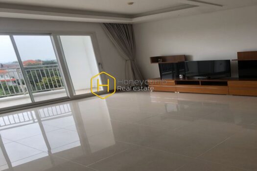 X43426 7 The semi-furnished 3 bed-apartment with sun-filled space at XI Riverview Palace