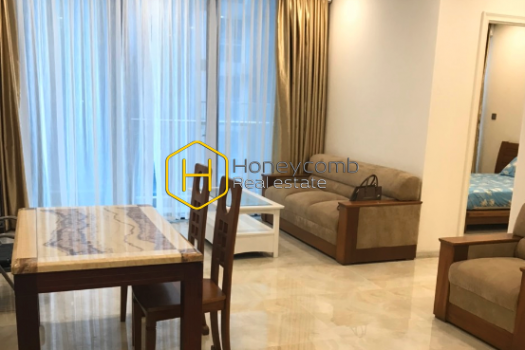 VGR281 www.honeycomb.vn 1 result Charming design apartment with wooden interior for rent in Vinhomes Golden River