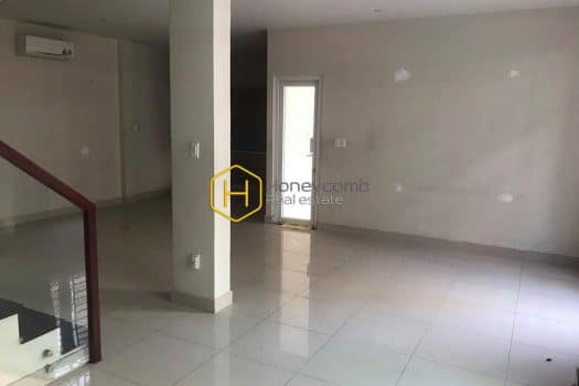 2V148 www.honeycomb.vn 4 result Cozy living space with this unfurnished villa for rent in District 2