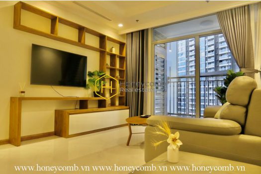 VH710 www.honeycomb 2 result Old-fashioned apartment with beautiful wooden furnishings for rent in Vinhomes Central Park