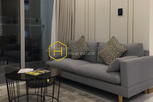 VH906 www.honeycomb 1 result Vinhomes Central Park apartment – Perfect mixture of modern and rustic style