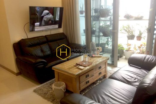 VH925 www.honeycomb 4 result Vinhomes Central Park apartment – Perfect mixture of mystery dark tone and wooden furniture