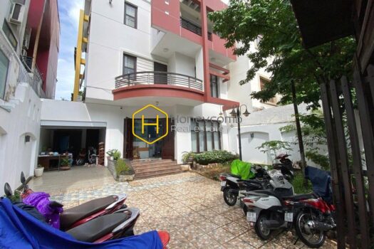 2V82205 5 Feel the tranquilty: Spacious Space, High End class interiors in Villa for rent in District 2