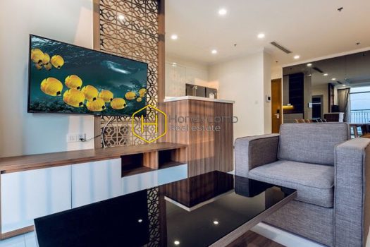 VH1052 www.honeycomb 14 result Briiliant and warm tone apartmemnt with spacious living space in Vinhomes Central Park