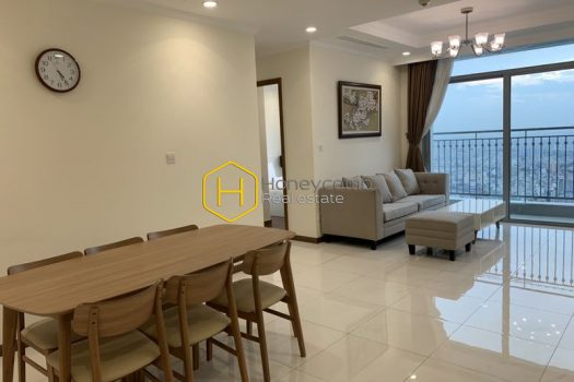 VH1057 www.honeycomb 4 result Vinhomes Central Park apartment for rent: Spacious living space, warm tone great city view