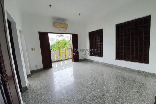 2V212 www.honeycomb 3 result An extremely spacious villa with no furniture is waiting for you to decorate in District 2