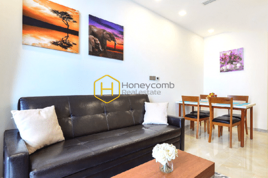 VGR263 www.honeycomb 7 result Minimalist style apartment with high-end wooden furniture for rent in Vinhomes Golden River