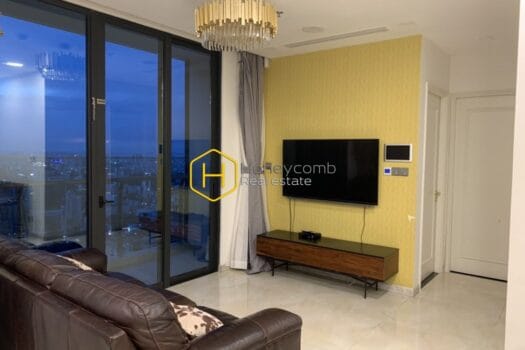 VGR85254 4 result Gleaming apartment with west classical design in Vinhomes Golden River