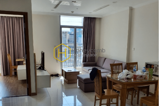 VH1327 1 result Vinhomes Central Park apartment: Simple design but quality life