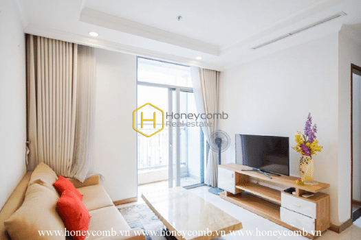 VH1338 9 result Let's discover this Vinhomes Central Park apartment with the full-filled sunshine