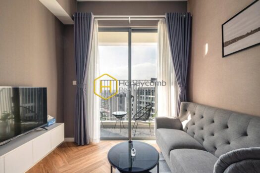 MAP106200 3 result A Masteri An Phu apartment brings dark interiors out of the shadows with colorful accents