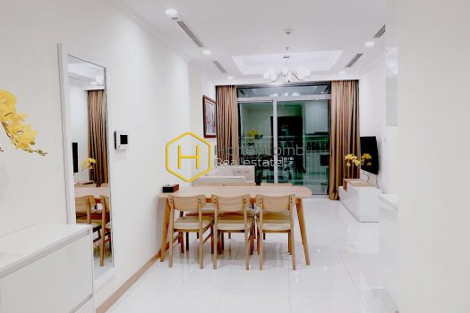 VH1807 18 result Feel the coziness in this rustic apartment at Vinhomes Central Park