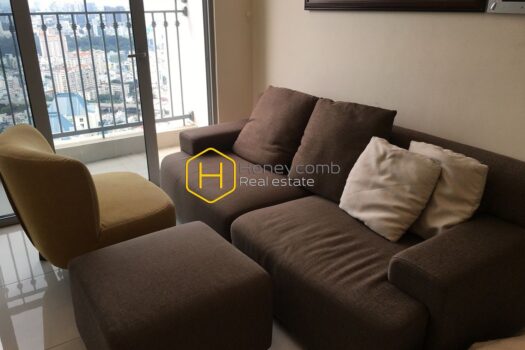 VH LP 4502 1 2 result Decor accessories are kept to a minimum in this Vinhomes Central Park apartment