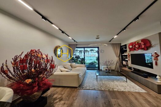 FEV167668 1 Simple but quality is what you may realize in this Feliz En Vista apartment