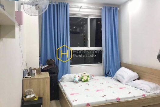 Lexington Residence Modern style coupled with this apartment’s natural palette style in Lexington Residence