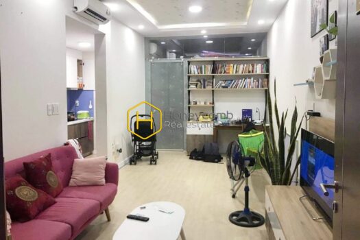 Lexington Residence Modern style coupled with this apartment’s natural palette style in Lexington Residence