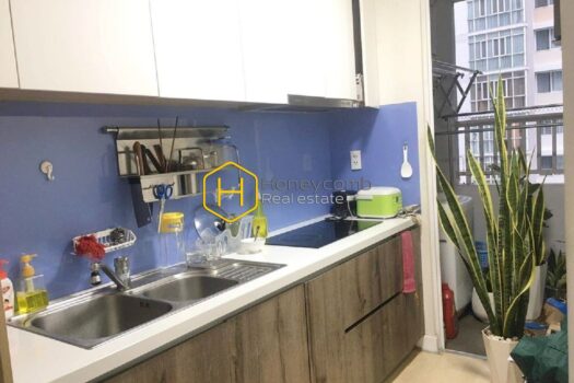 Lexington Residence Modern style coupled with this apartment’s natural palette style in Lexington Residence