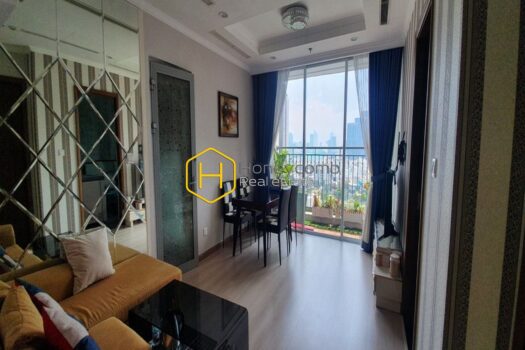 VH L3 12AOT05 2 result So airy is this apartment! Located right in Vinhomes Central Park for rent