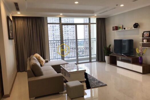 VH79956 5 result This amazing apartment in Vinhomes Central Park has the best location & view you can get