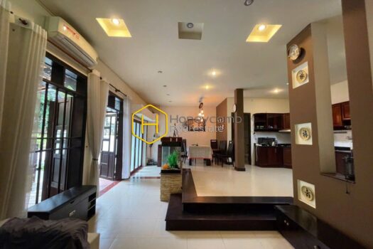 2V175425 10 Spend a fancy life in this gorgeous villa in District 2