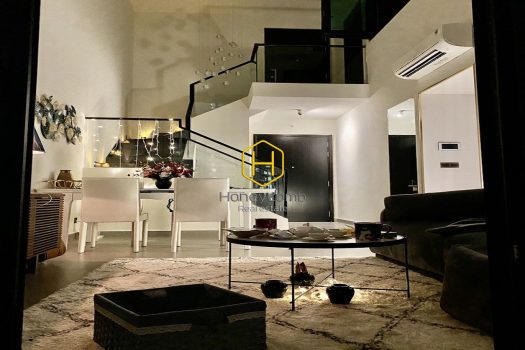 You will be fascinated by the elegance of this neoclassical designed apartment in Feliz en Vista