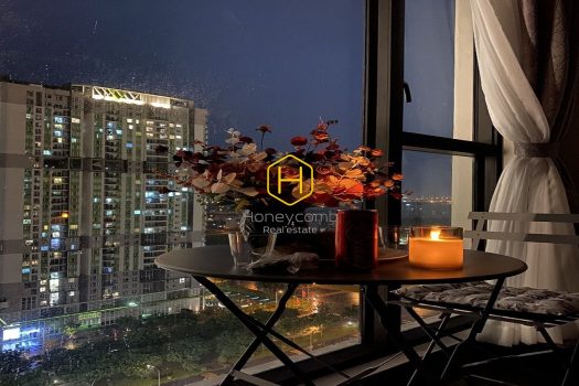 You will be fascinated by the elegance of this neoclassical designed apartment in Feliz en Vista