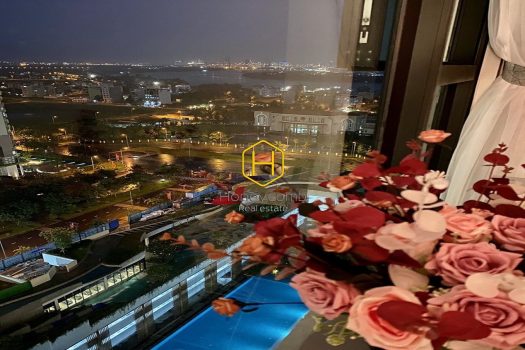 You will be fascinated by the elegance of this neoclassical designed apartment in Feliz en Vista