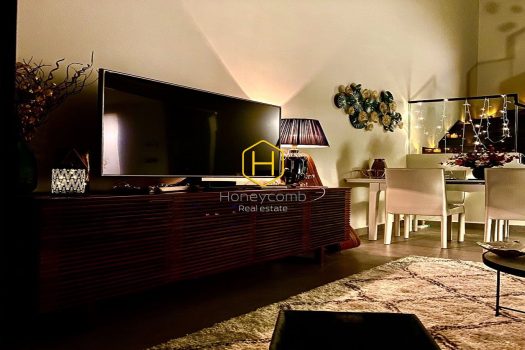 You will be fascinated by the elegance of this neoclassical designed apartment in Feliz en Vista