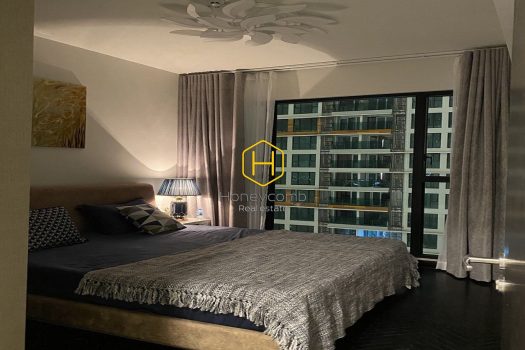 You will be fascinated by the elegance of this neoclassical designed apartment in Feliz en Vista