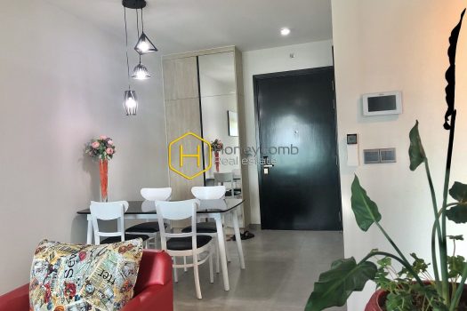 A colorful living space awaits you discover – Right here in Feliz En Vista apartment