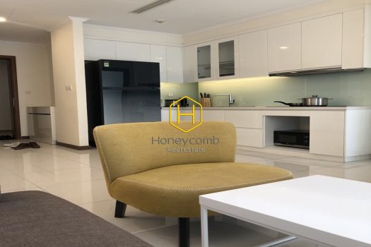 z4773036217755 8920c531e750ab5d1b7b20ed10a89311 result A roomy apartment for rent in a prime location at Vinhomes Central Park