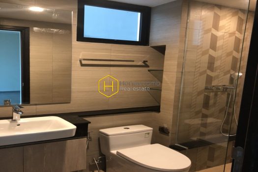 Feliz En Vista apartment for lease – Airy and sun filled living space