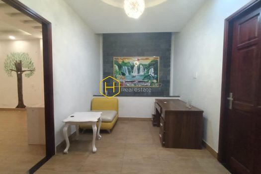 Alluring villa for rent with rustic design in District 2