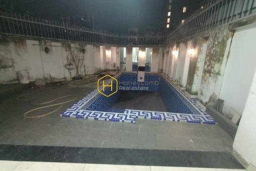 Alluring villa for rent with rustic design in District 2