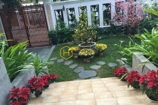 Luxury villa for those who pursue nobility in Compound 200