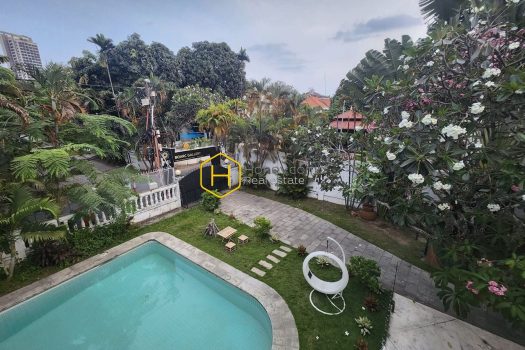 “Remarkable” and “trendy” is what we describe this Phu Nhuan Compound villa
