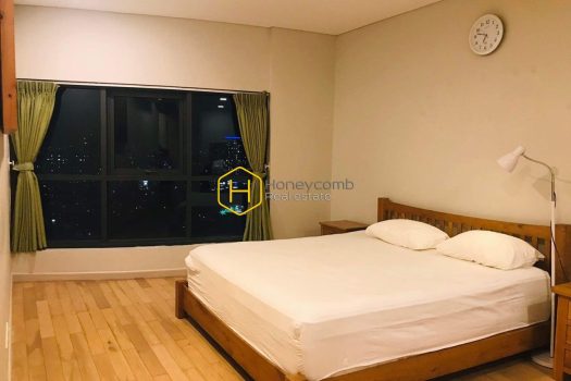 A luxurious City Garden apartment in noble white tones