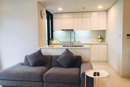 A luxurious City Garden apartment in noble white tones