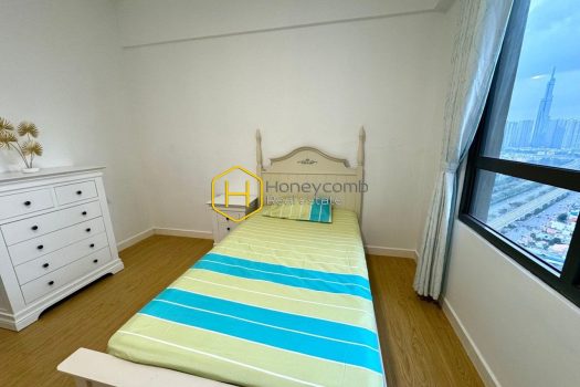 2 beds apartment with high floor and good price in Masteri Thao Dien