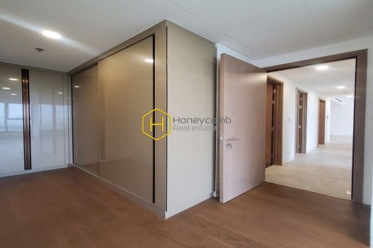 Such an amazing unfurnished apartment with full of sunshine in The River Thu Thiem