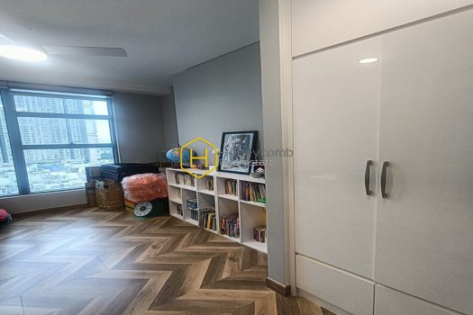 Feel the sweet space and gentle colors in the Sunwah Pearl apartment