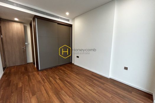 Get a desirable river view in this Thao Dien Green unfurnished apartment