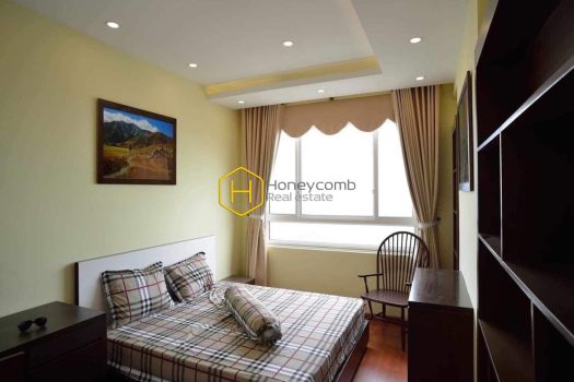 A combination of contemporary and classic style in Tropic Garden apartment