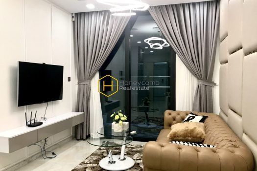 VGR A1 2502 1 result The tranquility of this Vinhomes Golden River apartment gives sense of peace in your heart