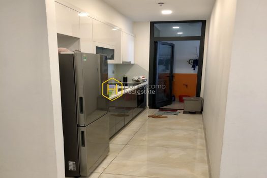 A chic apartment with brilliant accent wall corners in Vinhomes Golden River is now for rent