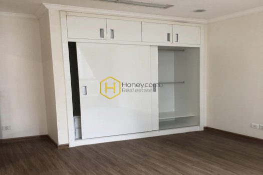 Unfurnished Vinhomes Central Park apartment will stimulate your mind