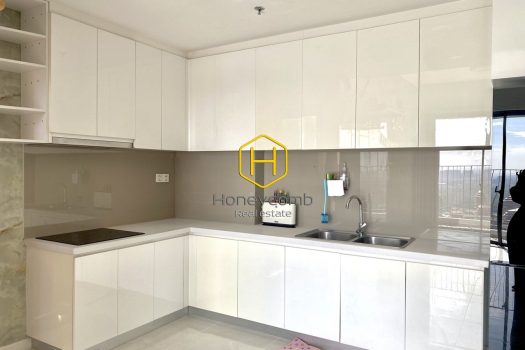 Fully-Furnished Apartment with Panoramic Views of Masteri An Phu