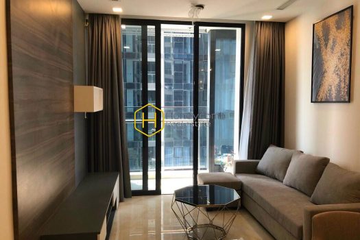 VGR134004 1 result So bright and airy is this apartment! Located right in Vinhomes Golden River for rent