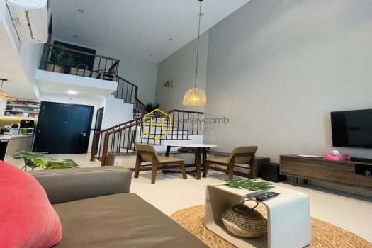 Bright-filled duplex apartment with white layout and full amenities for rent in Feliz En Vista